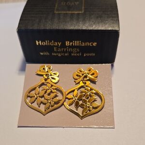 Avon Gold Poinsettia Earrings